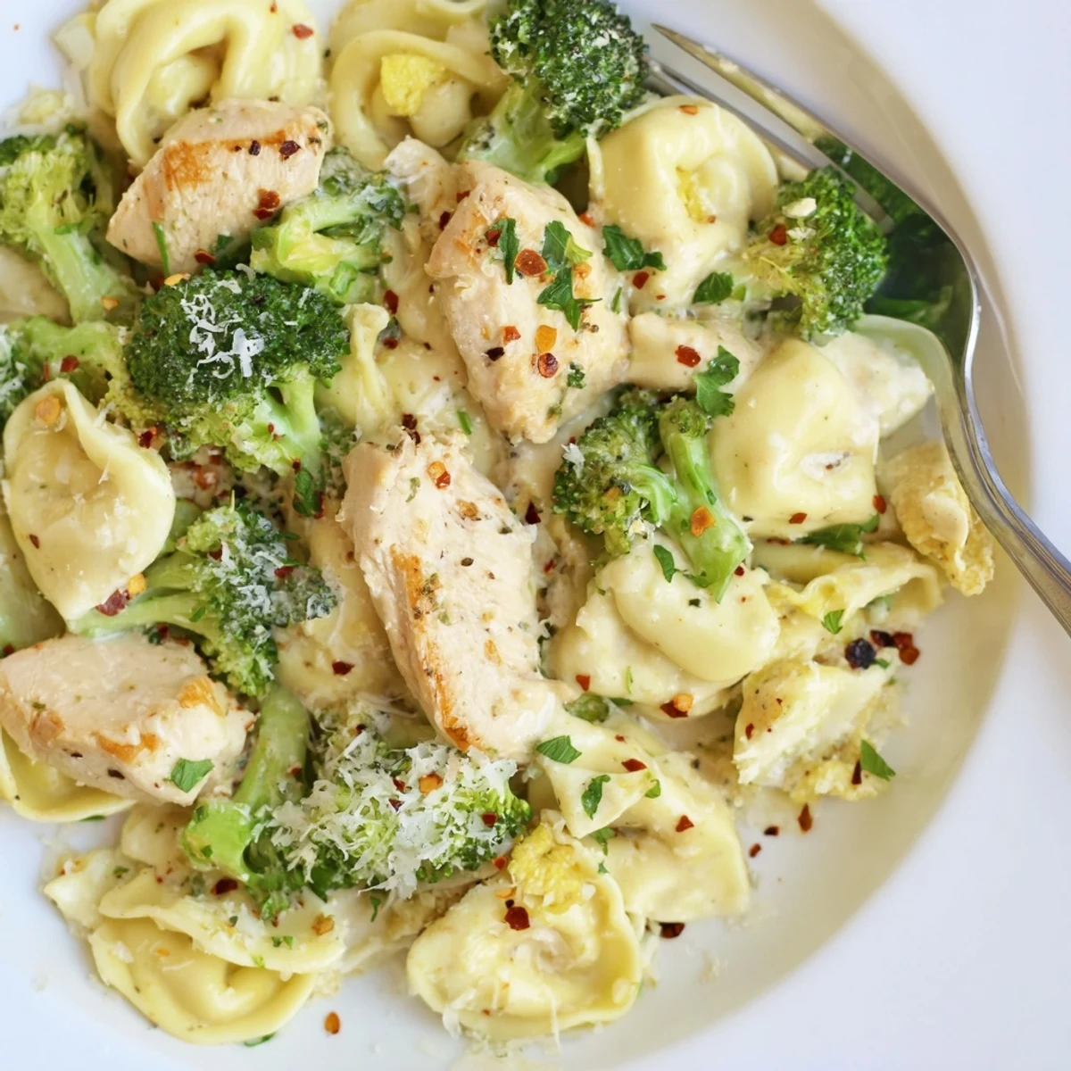 Creamy Garlic Parmesan Tortellini Chicken Broccoli Recipe: steaming pasta bowl, silky sauce, tender chicken